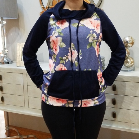 Boutique Tops - NEW Women's Long sleeve cowl neck floral hoodie S
